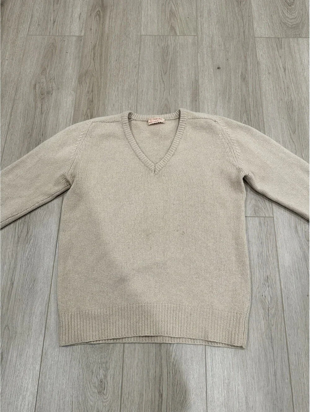 Gleneagles Knitwear Co. VTG V-neck Sweater 100% Camel hair Scotland
